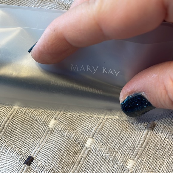 Mary Kay Powder Foundation Brush - Picture 2 of 2